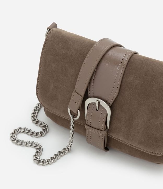 Cartera Transversal Pequeña en Gamuza con Tapa y Asa Larga 7