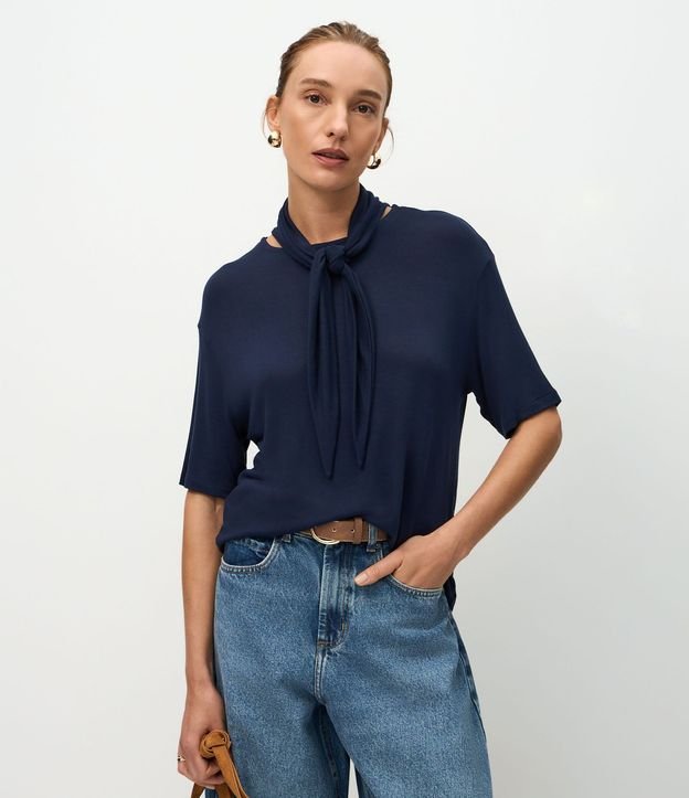 Blusa en Punto con Cuello Lazo