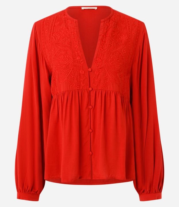 Blusa en Viscosa con Bordados y Aplicación de Botones Delicados