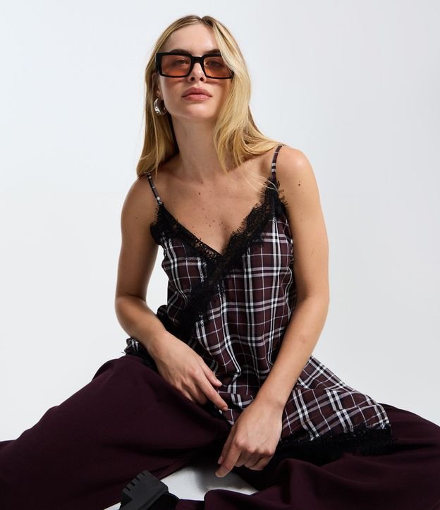 Blusa Regular de Cuadros con Encaje y Ruedo Asimétrico