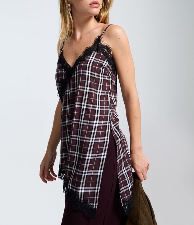 Blusa Regular de Cuadros con Encaje y Ruedo Asimétrico 4