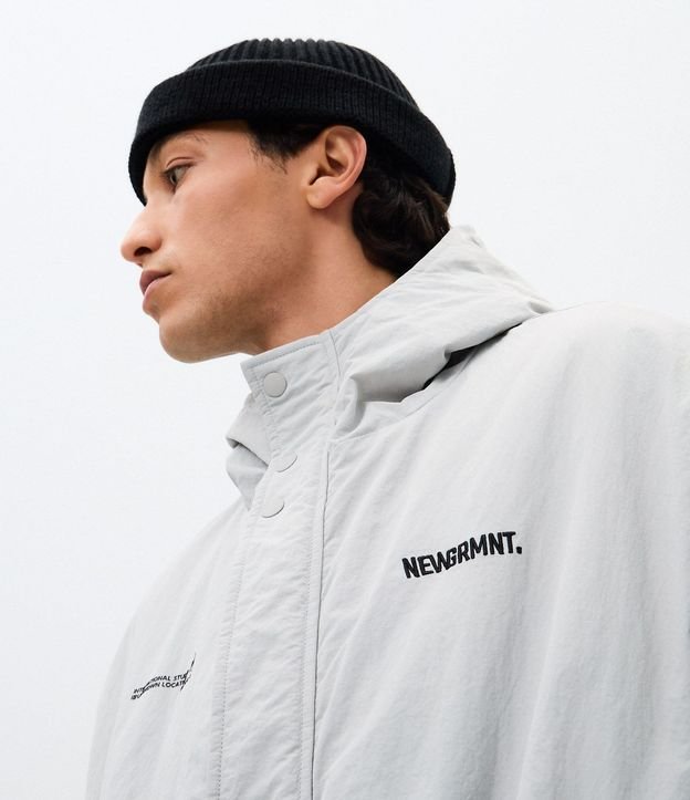 Campera Masculina Bomber Tecnológica con Bordado en el Pecho