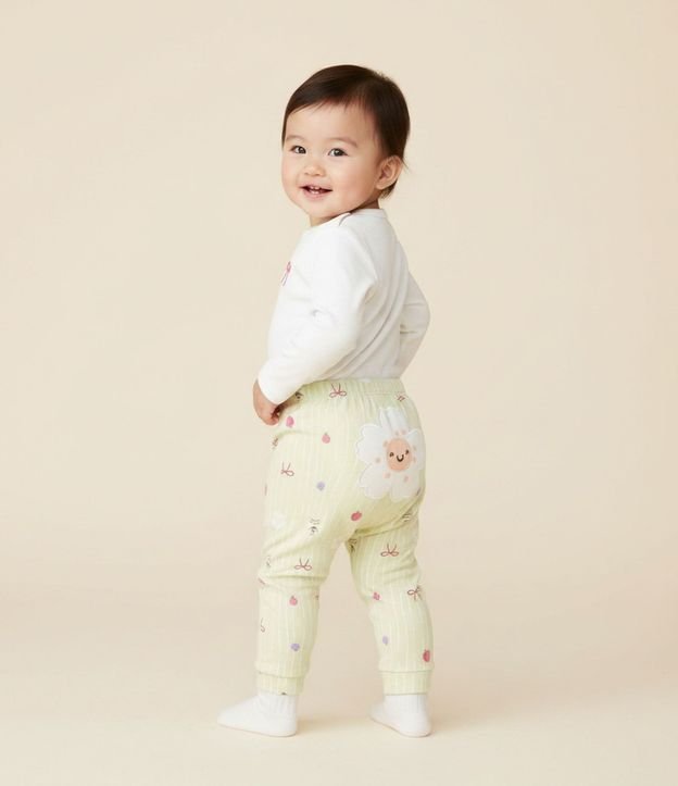 Conjunto Infantil con Estampado Floral y Bordados – Talle RN a 18 Meses
