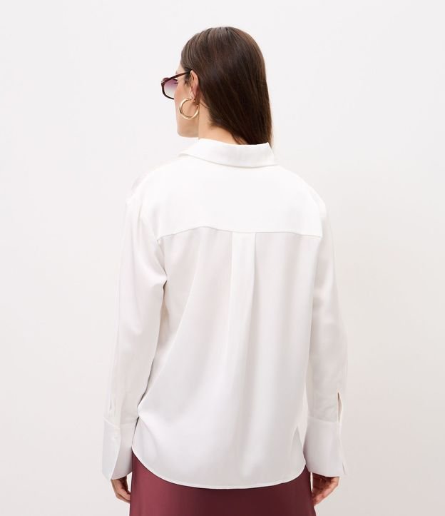 Camisa Satinada con Cuello Clásico 4