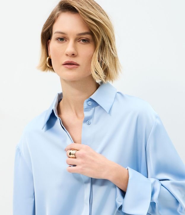 Camisa Satinada con Cuello Clásico 3