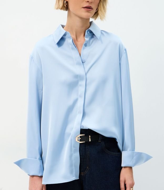 Camisa Satinada con Cuello Clásico 4