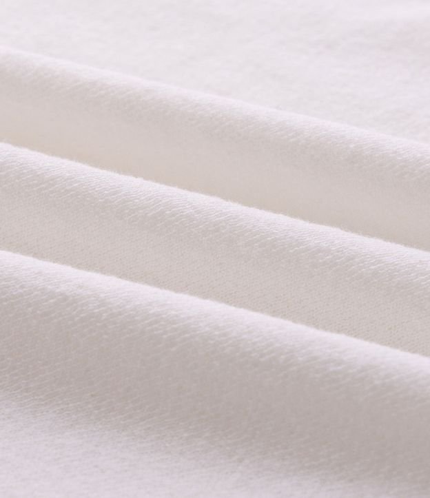 Remera Comfort con Estampa en Relieve 6