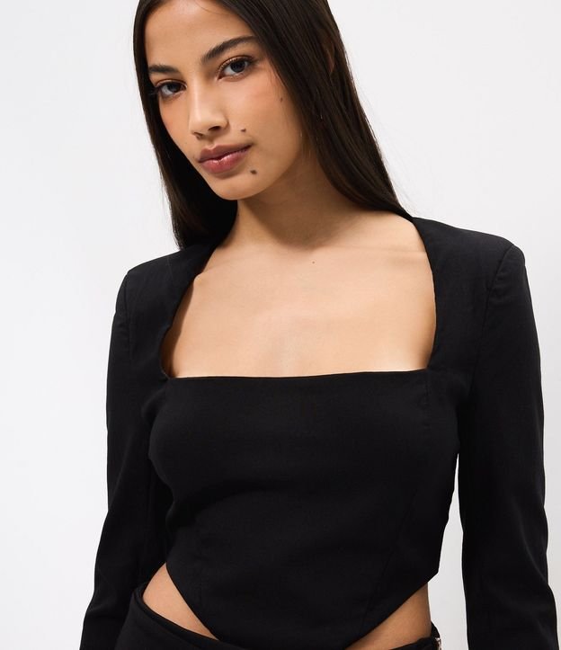 Blusa Manga Larga en Bengalina con Escote Cuadrado y Ruedo en V 3