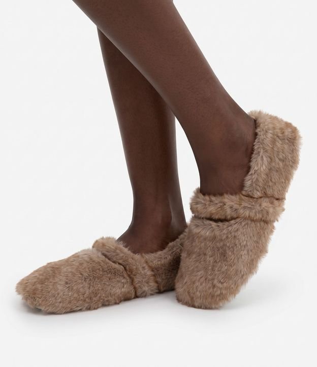 Pantufla Tipo Zapatilla Lisa