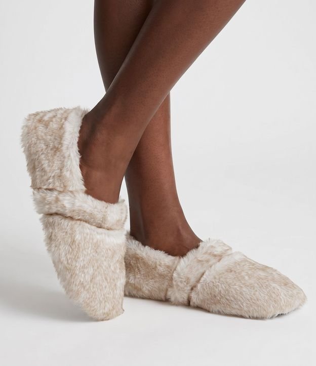 Pantufla Tipo Zapatilla Lisa