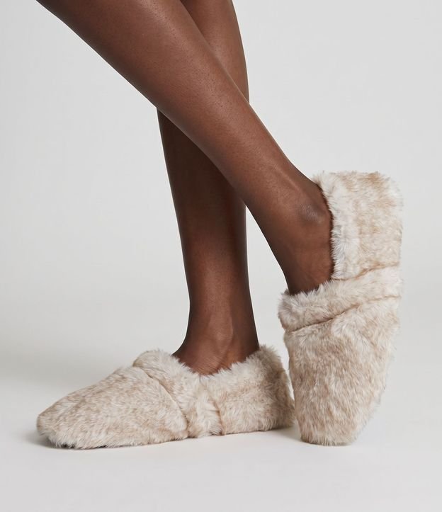 Pantufla Tipo Zapatilla Lisa 2