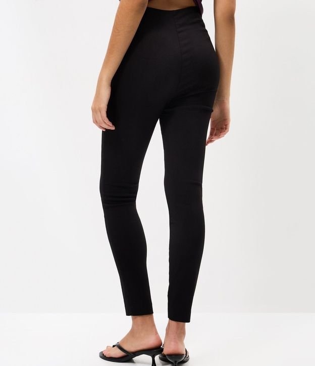 Pantalón Legging en Bengalina con Cinturón de Hebilla 4