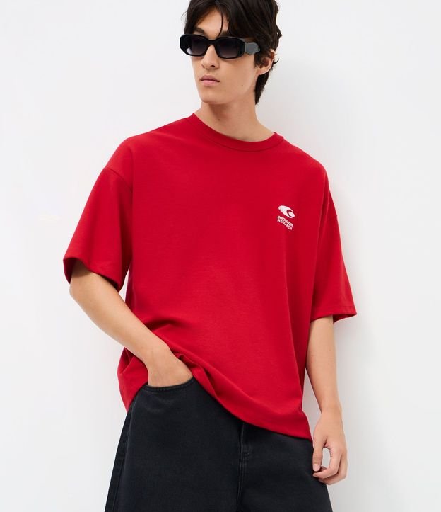 Remera de Algodón con Mangas Cortas y Lettering “Innovation Research” Oversized. 2
