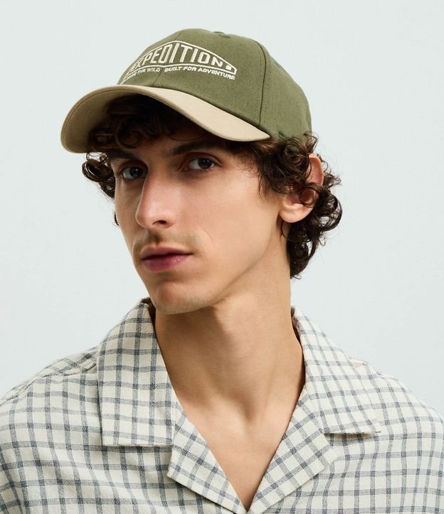 Gorra en Sarga con Estampado Lettering Bordada 2