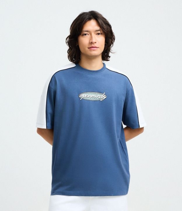 Remera Manga Corta Relaxed en Algodón con Lettering Openminds con Recorte en las Mangas