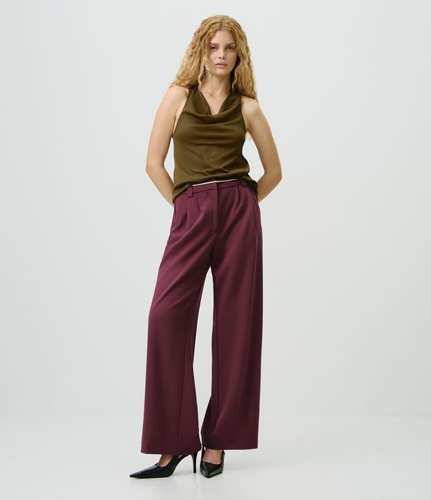 Pantalón Wide en Crepé con Cinturón Cadena