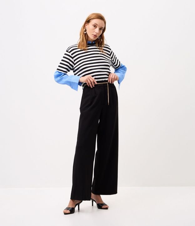 Pantalón Wide en Crepé con Cinturón Cadena
