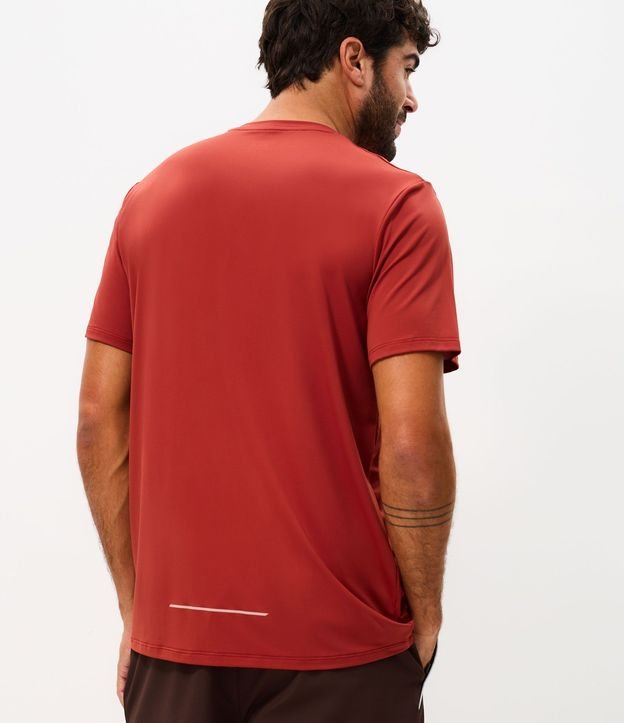 Remera Regular en Poliamida con Tecnologia Dry y Estampa Lettering Seeking My Highs 5