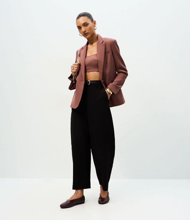 Pantalón Barrel sastrería en Crepé con Bolsillos traseros