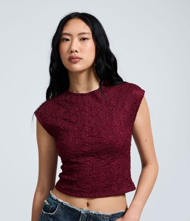 Blusa en Encaje con Textura Vazada en la Espalda