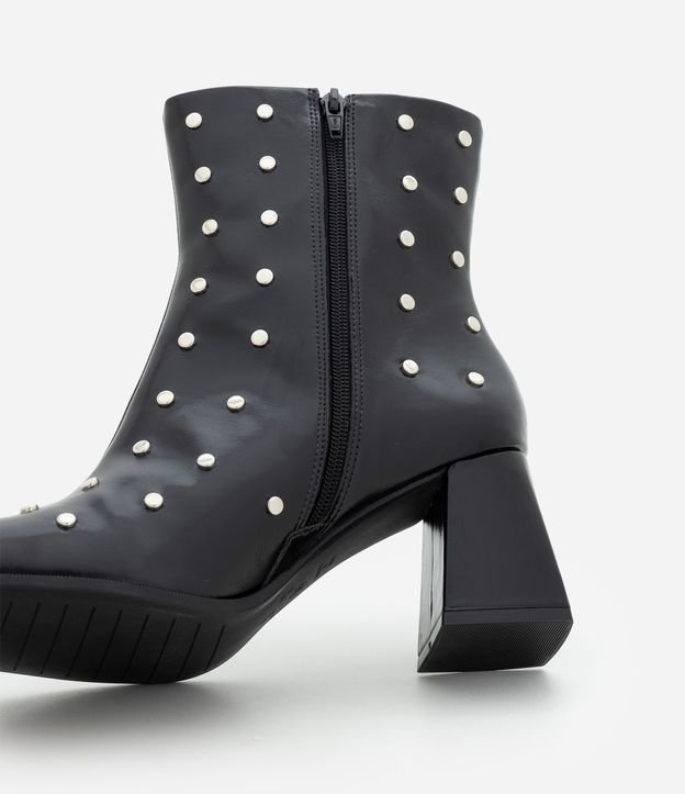 Bota en PU con Punta Cuadrada y Aplicación de Studs 5
