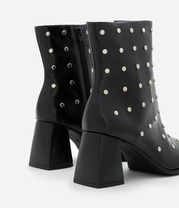 Bota en PU con Punta Cuadrada y Aplicación de Studs 6