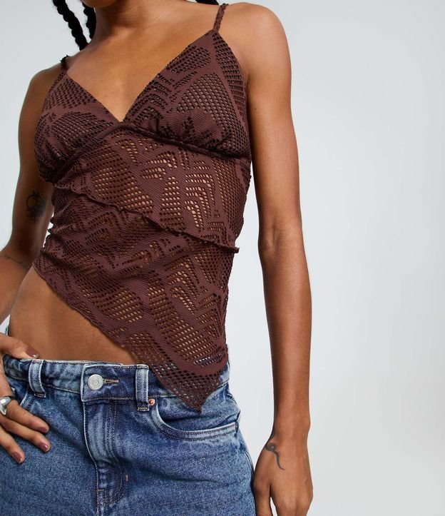 Blusa en encaje Texturizada con Breteles Finos y Ruedo Asimétrico 4