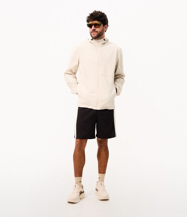 Campera Deportiva Tecnológica con Capucha y Recortes 2