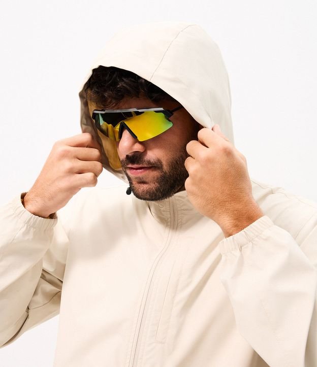 Campera Deportiva Tecnológica con Capucha y Recortes 4