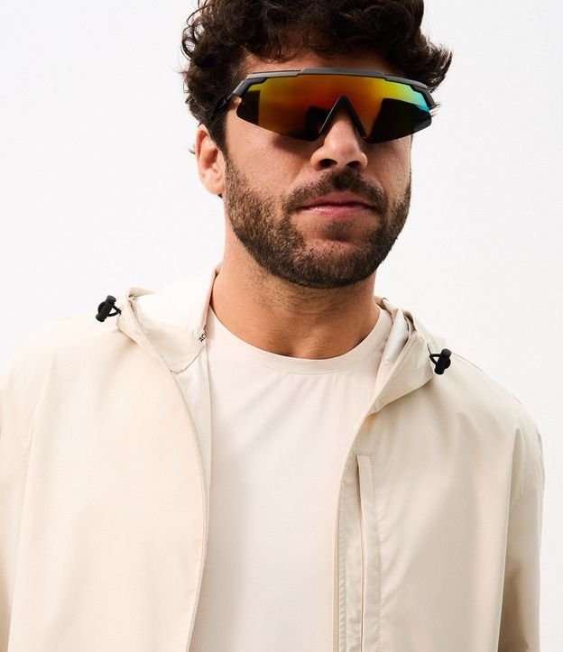 Campera Deportiva Tecnológica con Capucha y Recortes 5