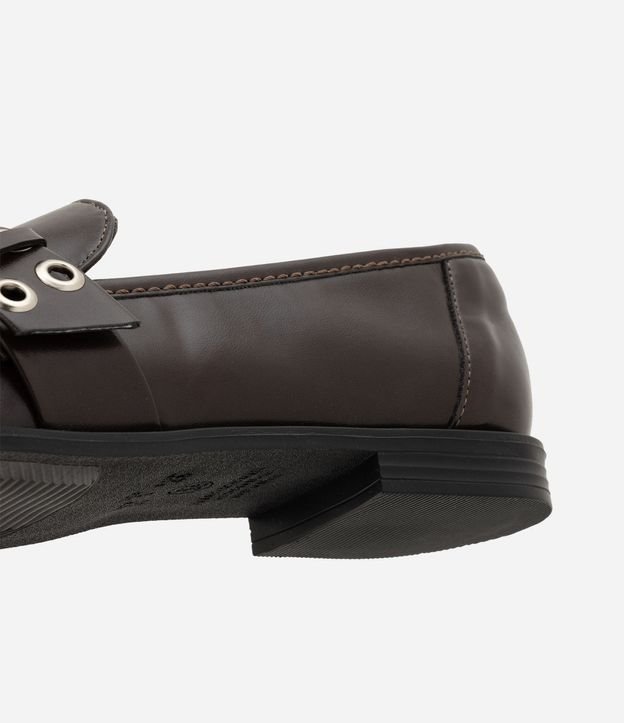 Mocasín en PU con Tiras Cruzadas y Ojal 4