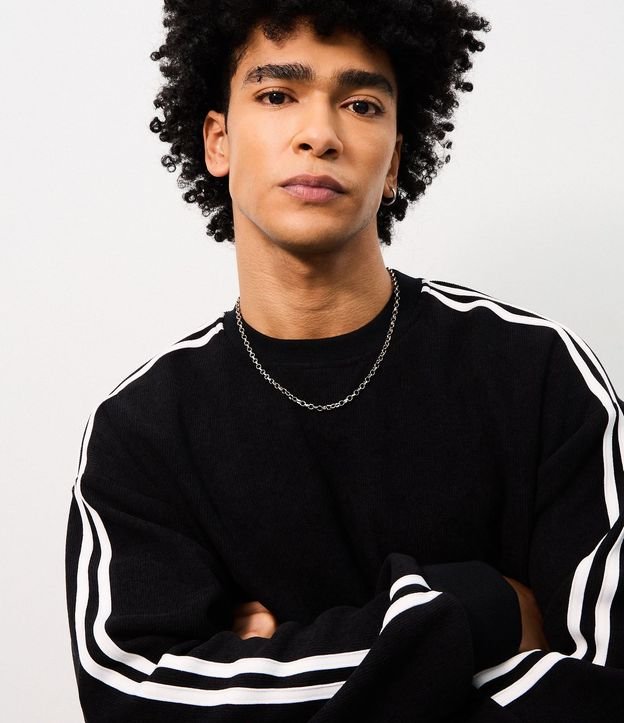 Buzo Masculino Algodón Boxy con Rayas en las Mangas 3