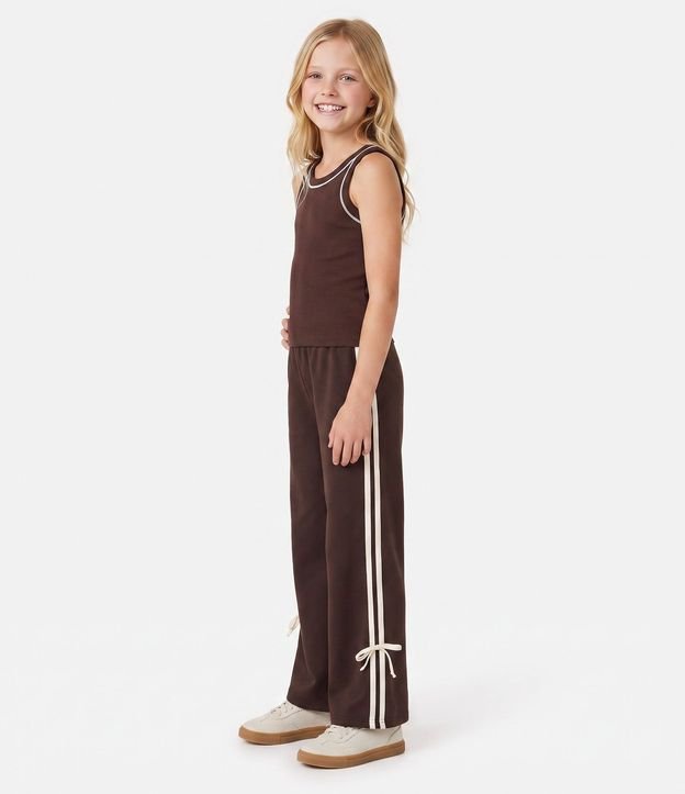 Pantalón Infantil Flare con Raya Lateral – Talle 5 a 14 años 1