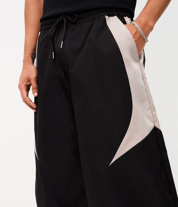 Pantalón Barrel Fashion con Recortes Contrastantes 4