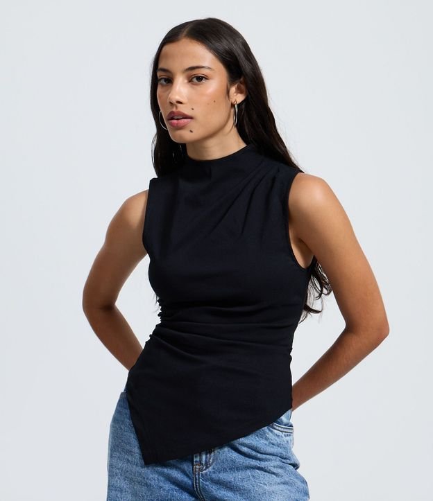 Blusa en Bengalina con Cuello y Ruedo Asimétrico