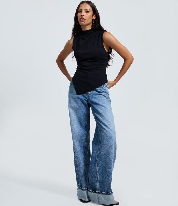 Blusa en Bengalina con Cuello y Ruedo Asimétrico 2