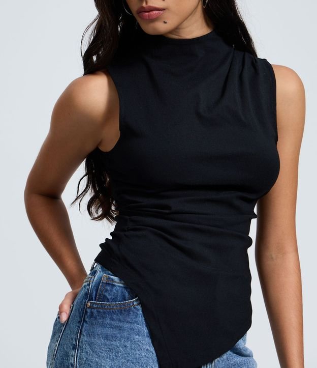 Blusa en Bengalina con Cuello y Ruedo Asimétrico 3