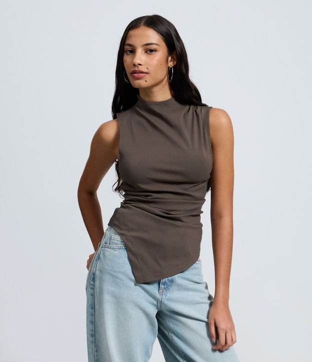 Blusa en Bengalina con Cuello y Ruedo Asimétrico