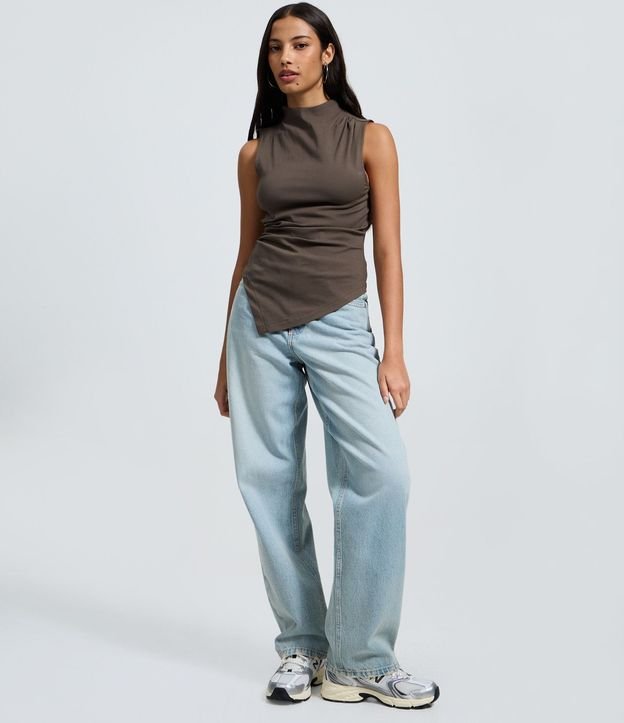 Blusa en Bengalina con Cuello y Ruedo Asimétrico 2