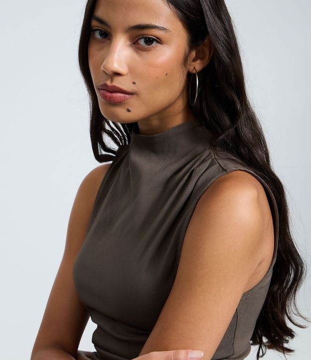 Blusa en Bengalina con Cuello y Ruedo Asimétrico 3