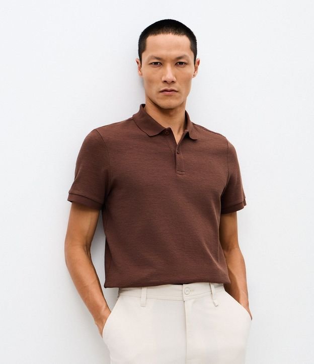 Polo Slim en Media Malla con Botones y Textura Acanalada