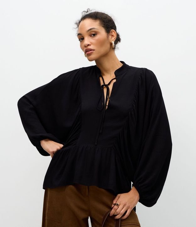 Blusa en Viscosa con Manga Murciélago y Lazo en el Escote