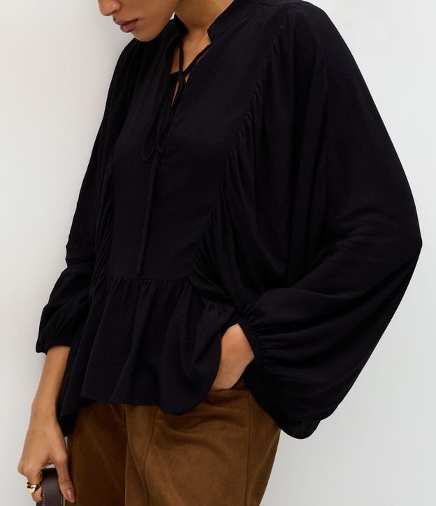 Blusa en Viscosa con Manga Murciélago y Lazo en el Escote 3