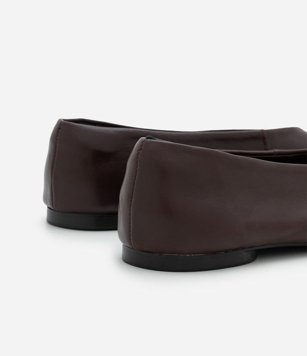 Zapatilla en Cuero con Punta Redonda 4