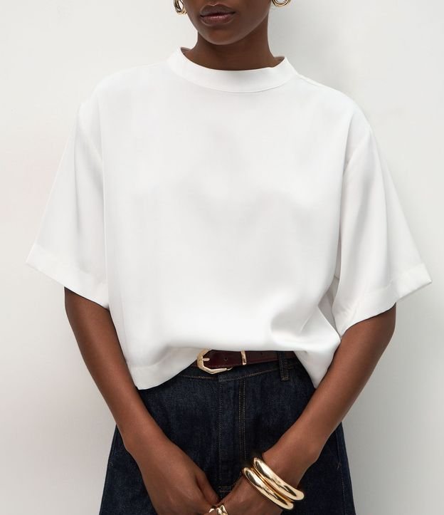 Blusa Satinada con Cuello Alto y Mangas Cortas 4