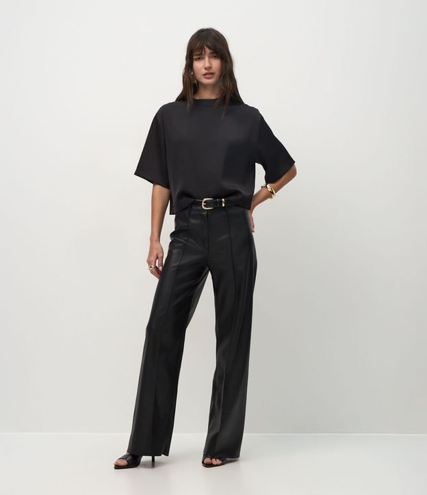 Blusa Satinada con Cuello Alto y Mangas Cortas 2
