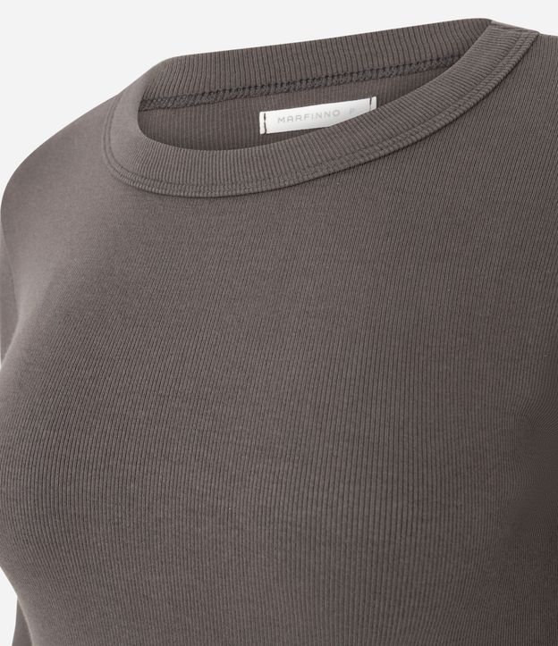 Blusa Básica Acanalada en Rib con Cuello Redondo 6