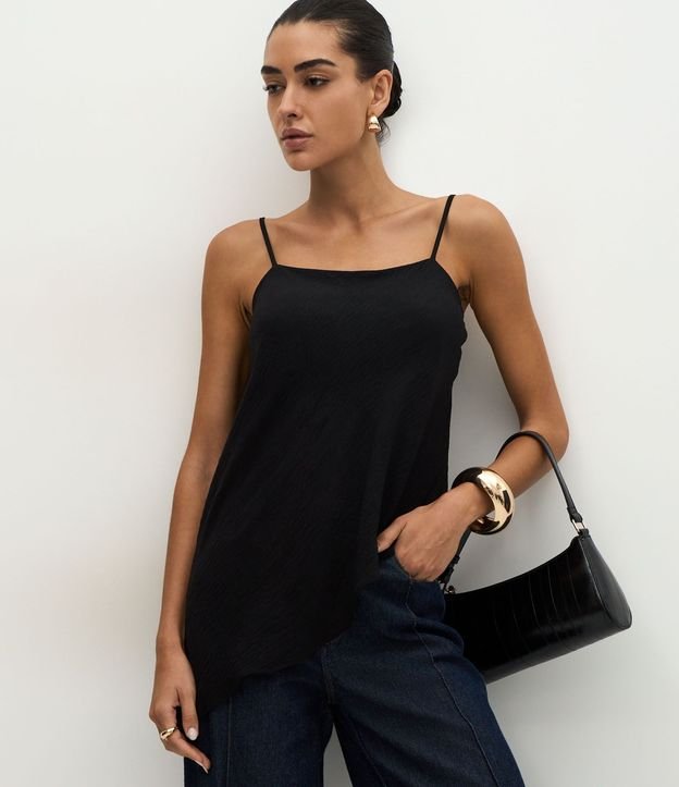Blusa en Airflow Texturizado con Punta Asimétrica