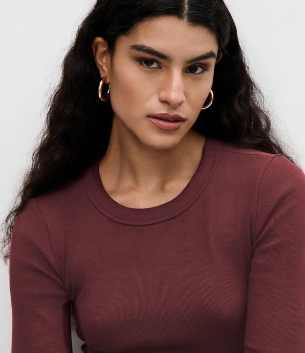 Blusa Básica Acanalada en Rib con Cuello Redondo 3