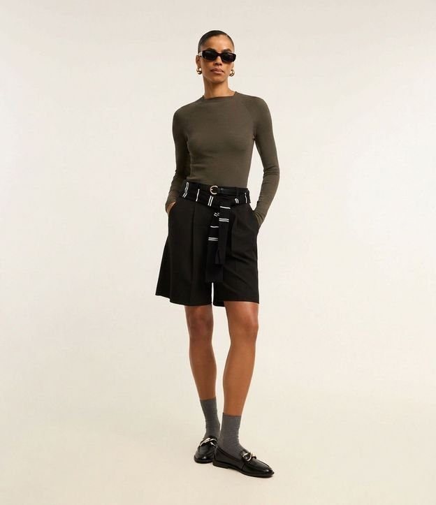 Blusa Básica en Viscosa con Cuello Alto y Sisa Raglán 1